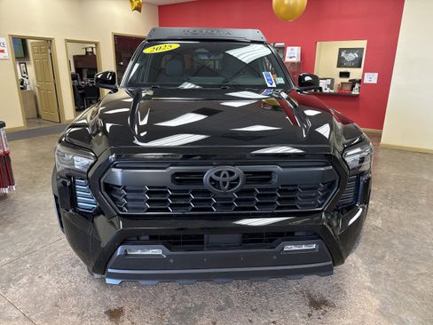 Used 2025 Toyota Tacoma TRD Off-Road w/ TRD Off Road Upgrade Package image 2