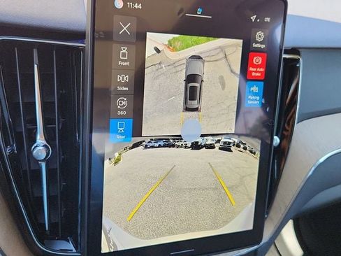 New 2026 Volvo XC60 B5 Plus w/ Climate Package image 21