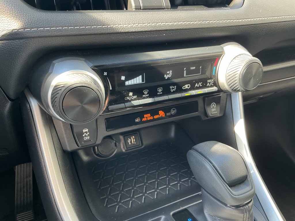 Used 2025 Toyota RAV4 LE AWD/4WD image 24