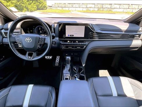 Used 2025 Toyota Camry SE FWD image 21