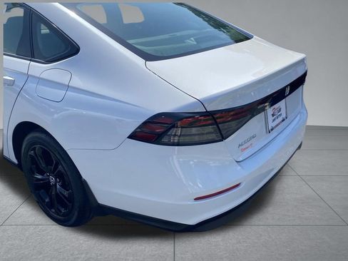 Used 2025 Honda Accord SE image 11