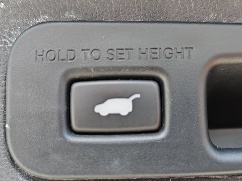 Used 2024 Honda Pilot Touring image 12