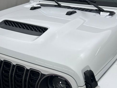 New 2025 Jeep Gladiator Sport image 6