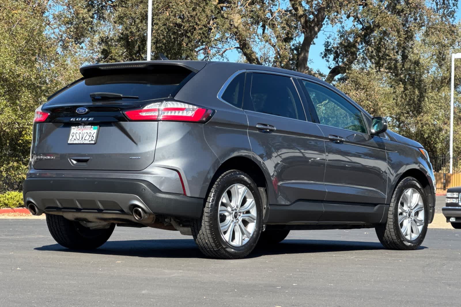 Used 2023 Ford Edge Titanium AWD/4WD image 2
