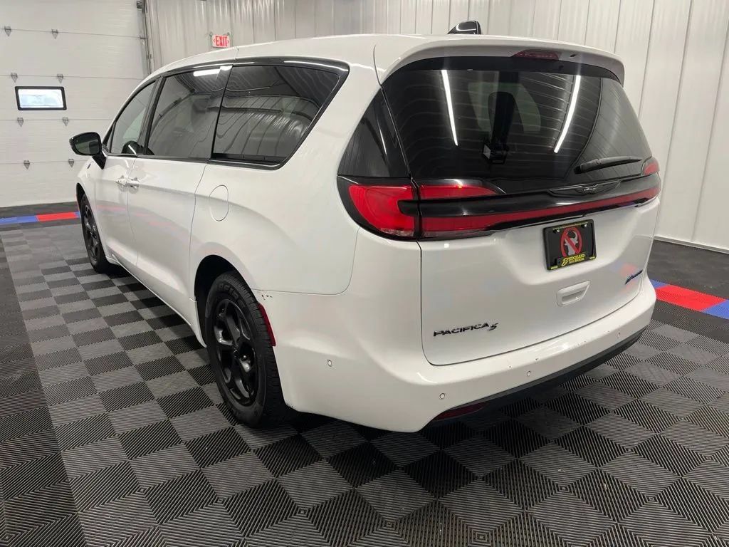 Used 2024 Chrysler Pacifica Limited FWD image 6