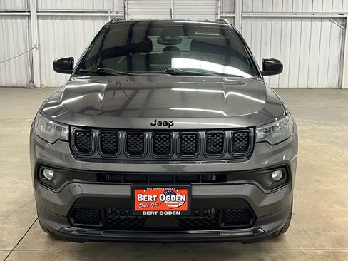 Used 2023 Jeep Compass Altitude image 2