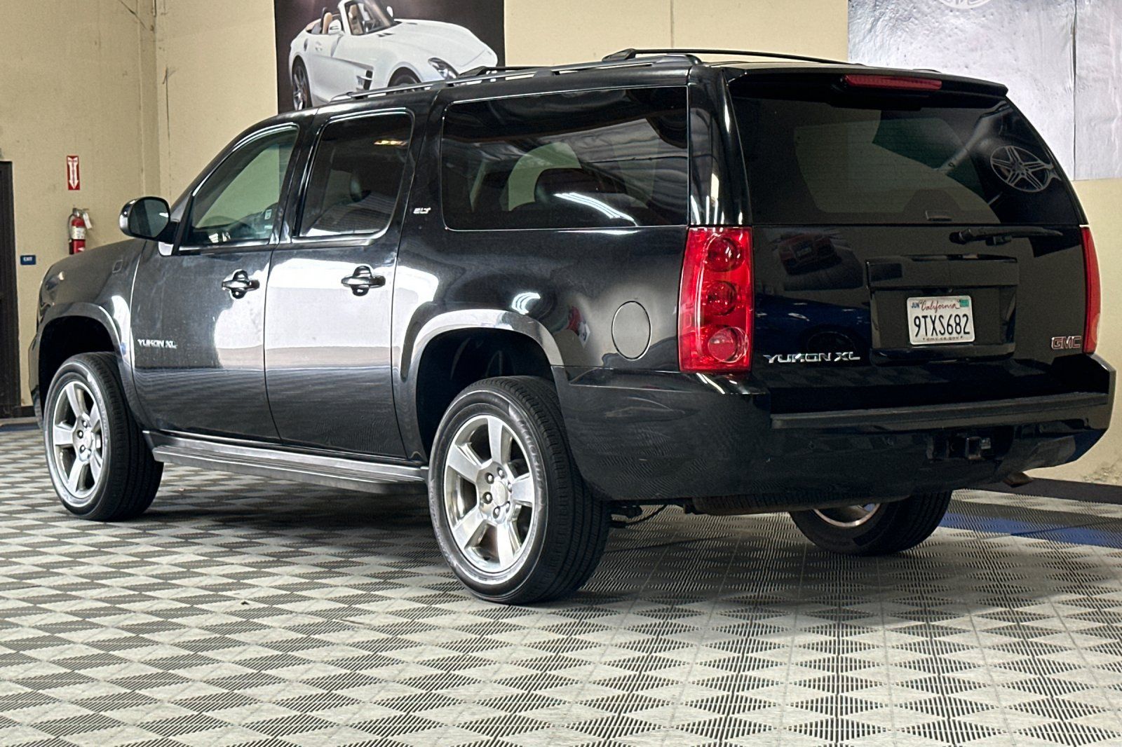 Used 2013 GMC Yukon XL SLT RWD image 6