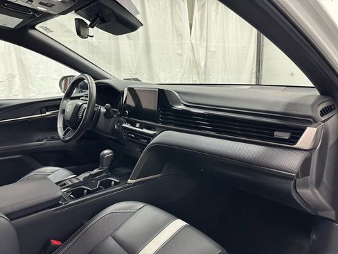 Used 2025 Toyota Camry SE image 61