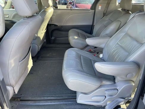 Used 2015 Toyota Sienna XLE w/ XLE Navigation Package image 21
