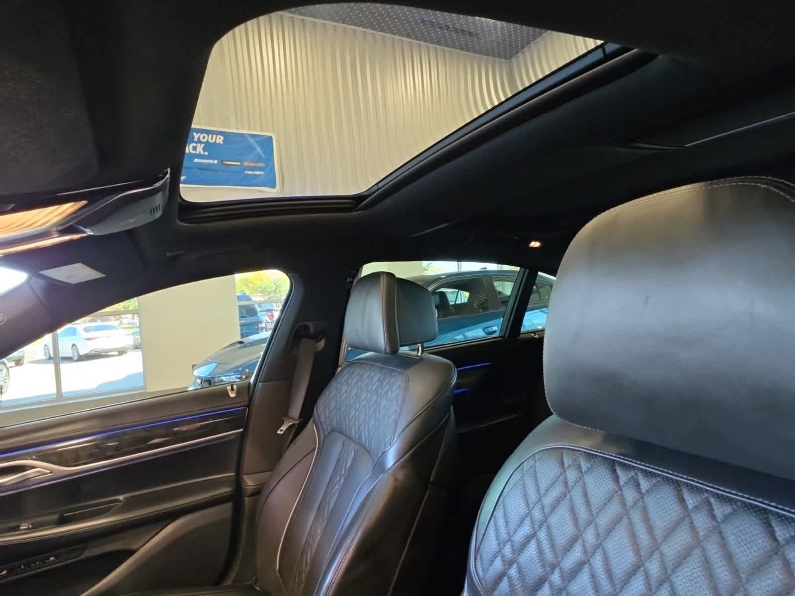 Used 2022 BMW 750i xDrive w/ Executive Package AWD/4WD image 14