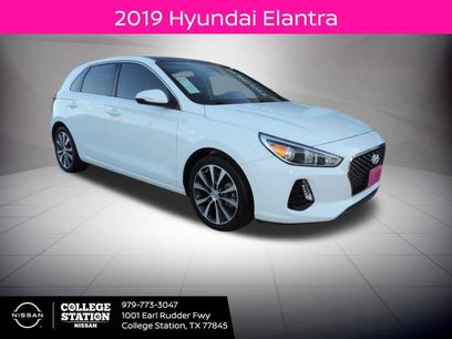 Used 2019 Hyundai Elantra GT w/ Style Package 02