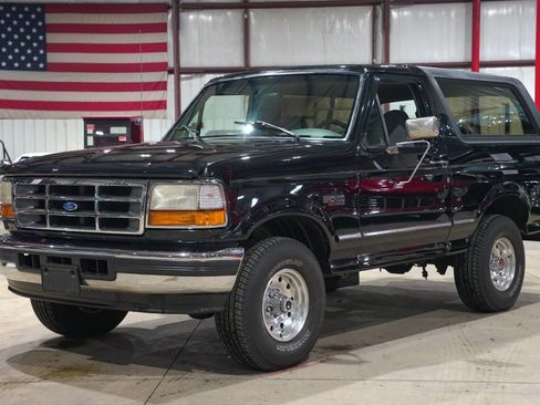 Used 1996 Ford Bronco XLT image 1