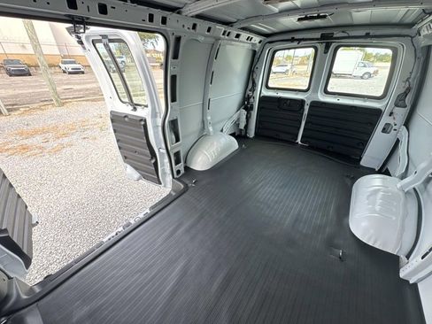 New 2025 Chevrolet Express 2500 Work Van w/ Enhanced Convenience Package image 10