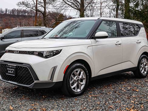 Certified 2025 Kia Soul LX w/ LX Technology Package image 3