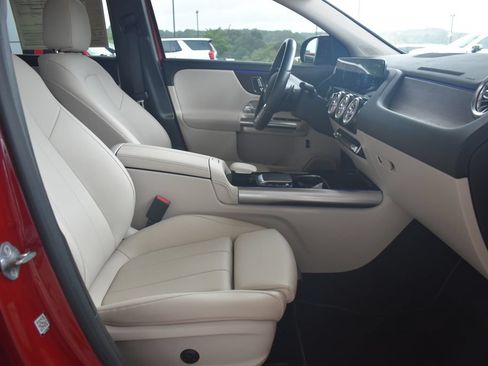 Used 2021 Mercedes-Benz GLA 250 4MATIC w/ Premium Package image 5