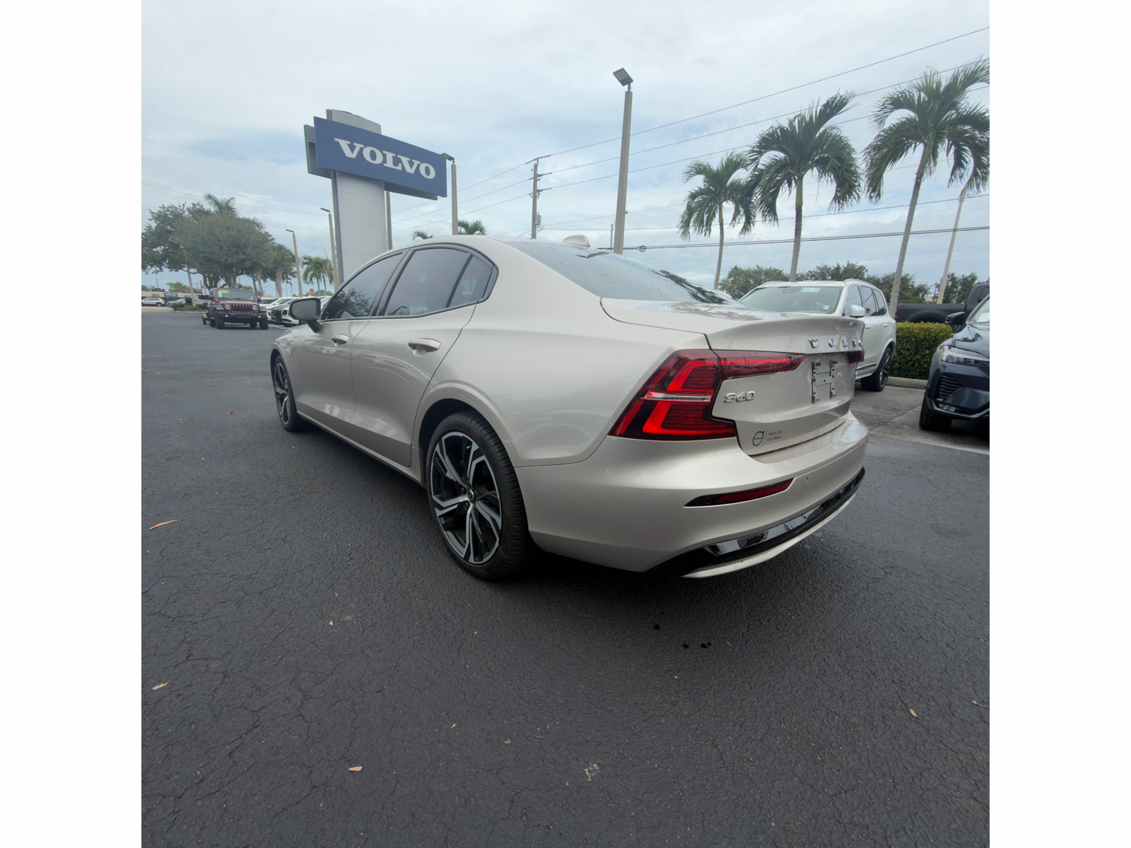 Used 2024 Volvo S60 B5 Core FWD image 5
