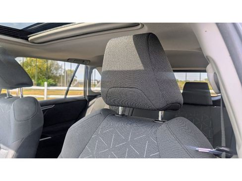 Used 2020 Toyota RAV4 XLE w/ Convenience Package image 16