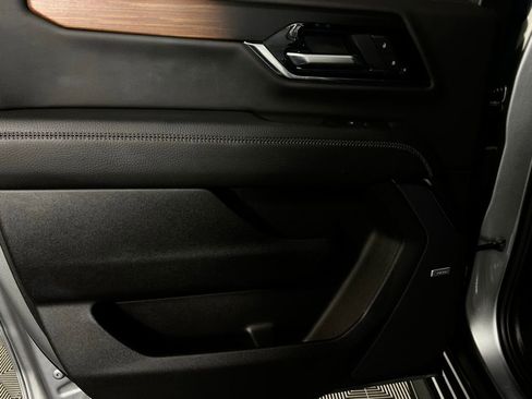 Used 2025 GMC Yukon XL Denali image 26