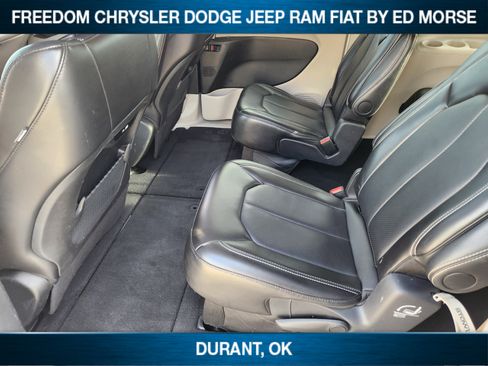 Used 2024 Chrysler Pacifica Touring-L image 22