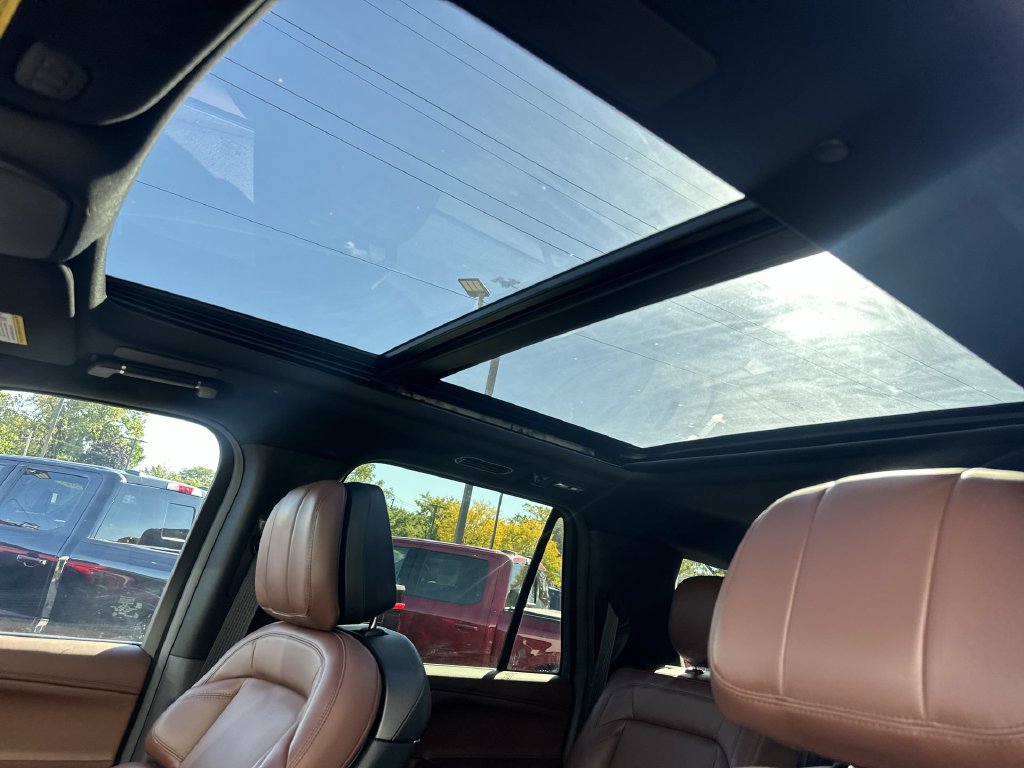 Used 2025 Lincoln Navigator L Reserve AWD/4WD image 16