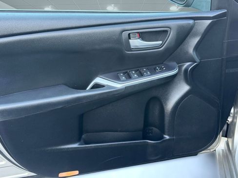 Used 2015 Toyota Camry LE image 12
