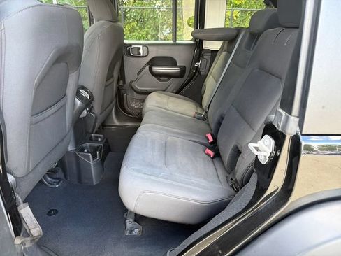 Used 2018 Jeep Wrangler Unlimited Sport S AWD/4WD image 14