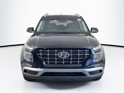 Used 2023 Hyundai Venue SEL image 2