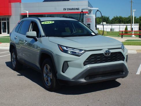 Used 2022 Toyota RAV4 XLE FWD image 2