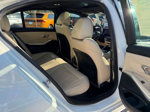 Used 2023 BMW 330i Sedan w/ Premium Package image 31