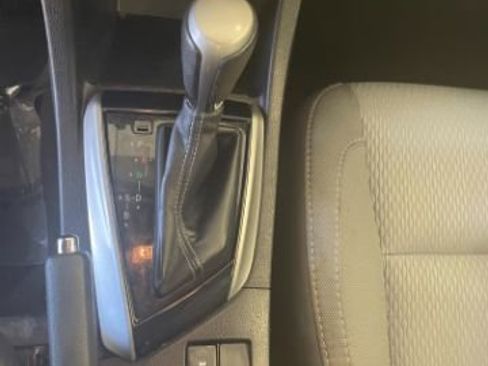 Used 2015 Toyota Corolla LE image 18