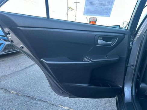 Used 2016 Toyota Camry SE image 22