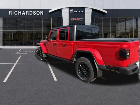 Used 2024 Jeep Gladiator Sport AWD/4WD image 9