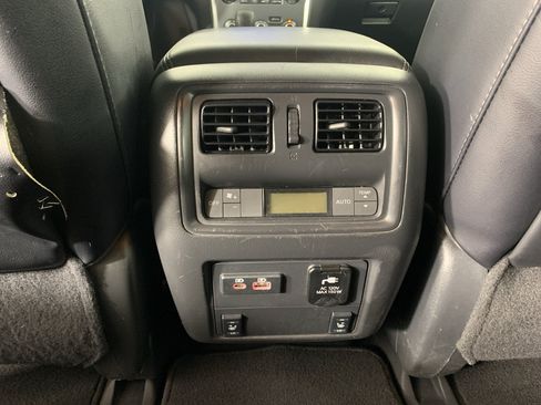 Used 2019 Nissan Pathfinder SL FWD image 32
