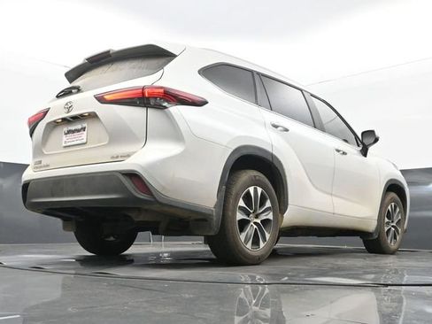 Used 2026 Toyota Highlander XLE image 11