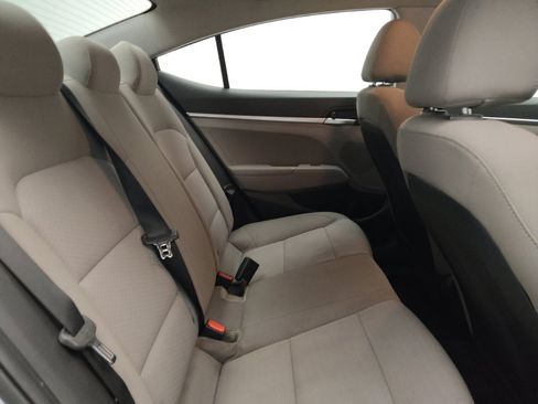 Used 2019 Hyundai Elantra SE FWD image 19