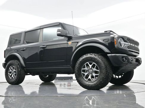 Used 2023 Ford Bronco Badlands image 48