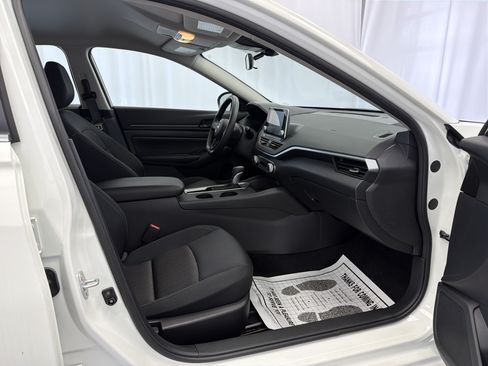 Used 2025 Nissan Altima 2.5 S FWD image 10