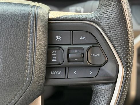 Used 2024 Toyota Tacoma SR5 AWD/4WD image 9