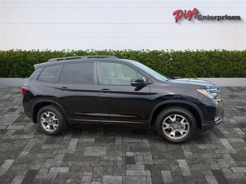 Used 2023 Honda Passport TrailSport image 9