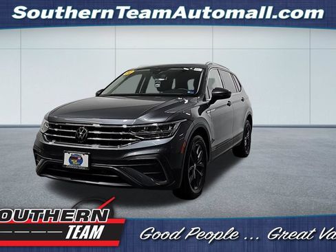 Used 2022 Volkswagen Tiguan SE AWD/4WD image 1