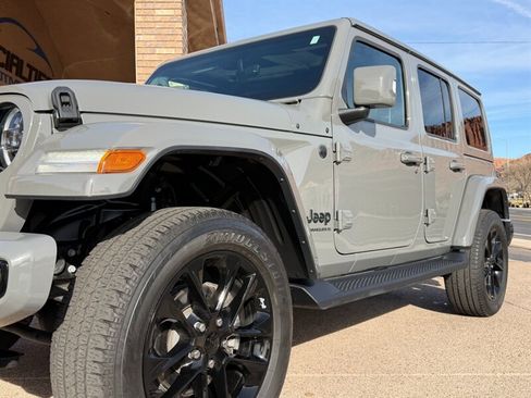 Used 2023 Jeep Wrangler Unlimited Sahara image 22