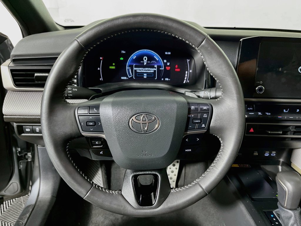 Used 2025 Toyota Camry SE FWD image 15