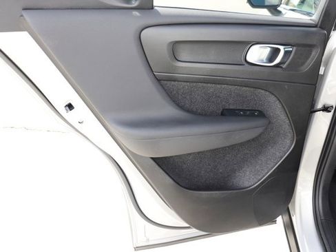 Used 2024 Volvo XC40 B5 Core image 11