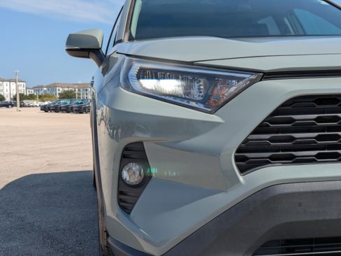 Used 2021 Toyota RAV4 XLE w/ Convenience Package FWD image 10