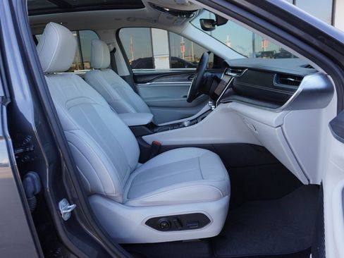 Used 2022 Jeep Grand Cherokee Overland image 25