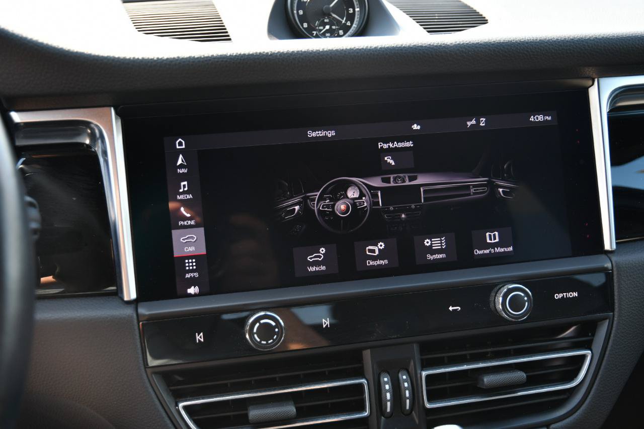 Used 2024 Porsche Macan AWD/4WD image 18