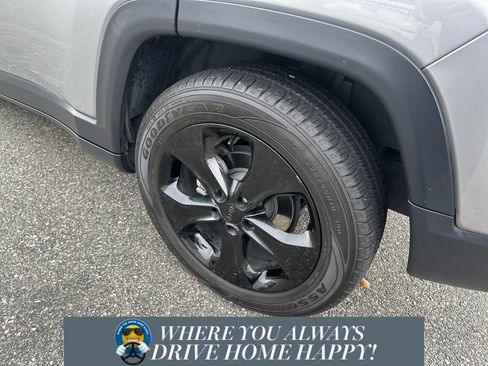 Used 2020 Jeep Compass Latitude image 28