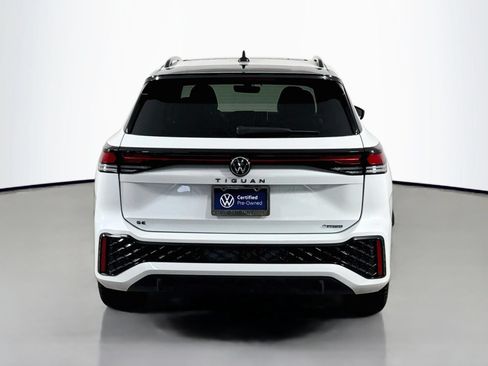 Certified 2025 Volkswagen Tiguan SE R-Line AWD/4WD image 10
