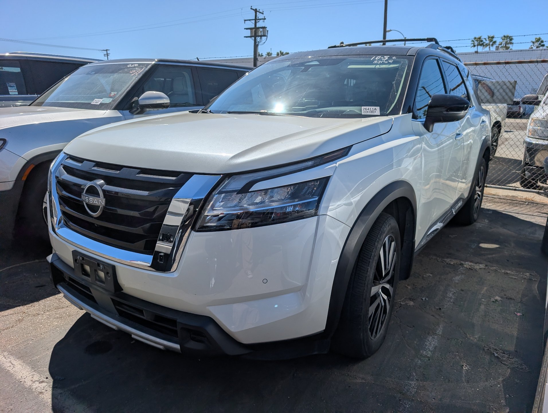 Used 2024 Nissan Pathfinder Platinum FWD image 1