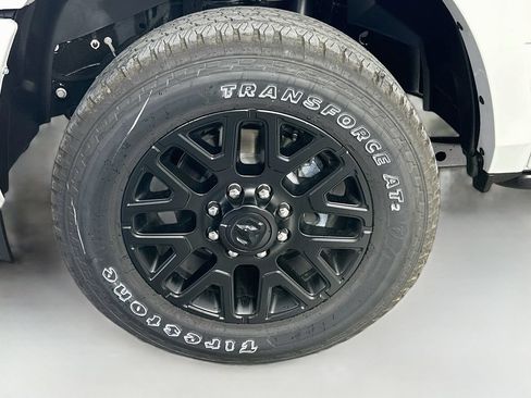New 2026 RAM 2500 Limited AWD/4WD image 17